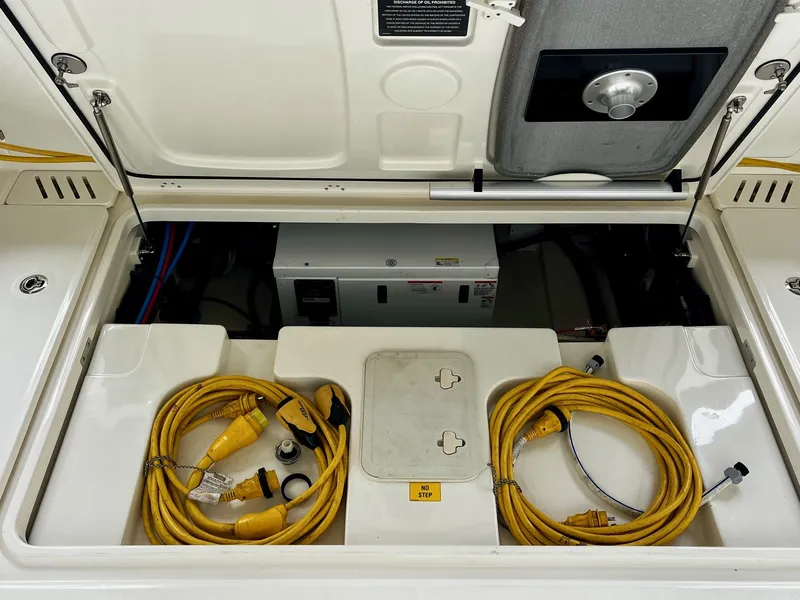 Slide: The Image of Boston Whaler 345 CONQUEST 2018 - 35