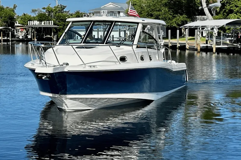 Slide: The Image of Boston Whaler 345 CONQUEST 2018 - 5