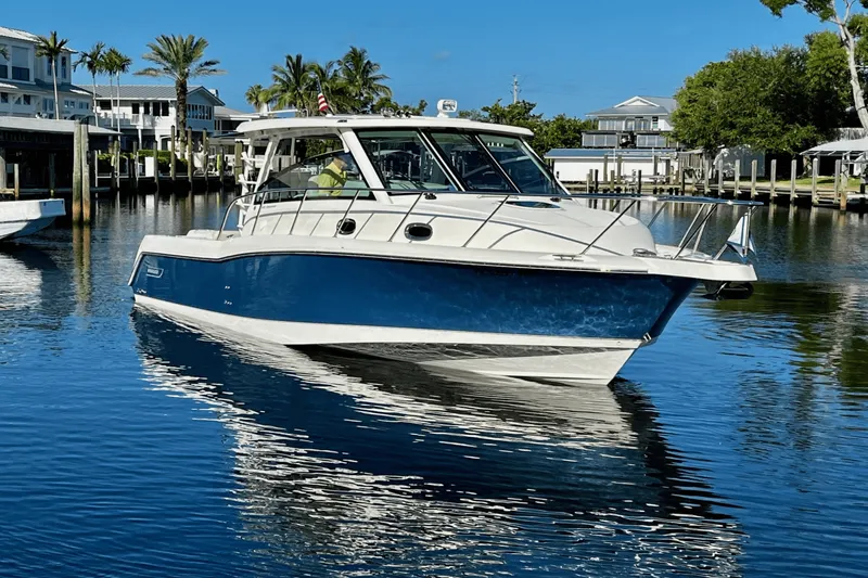 Slide: The Image of Boston Whaler 345 CONQUEST 2018 - 7