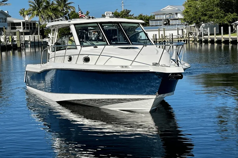 Slide: The Image of Boston Whaler 345 CONQUEST 2018 - 8