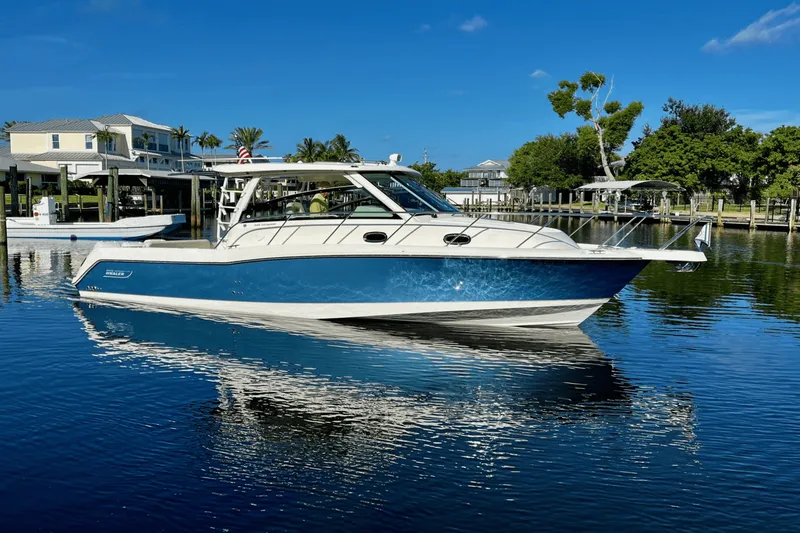 Slide: The Image of Boston Whaler 345 CONQUEST 2018 - 9