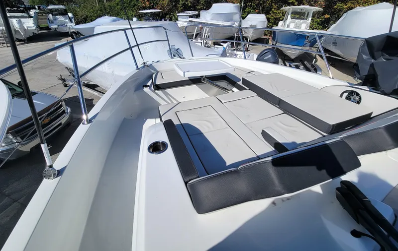 Slide: The Image of 2024 Jeanneau Leader 12.5 WA boat with spacious sunbathing area. - 36