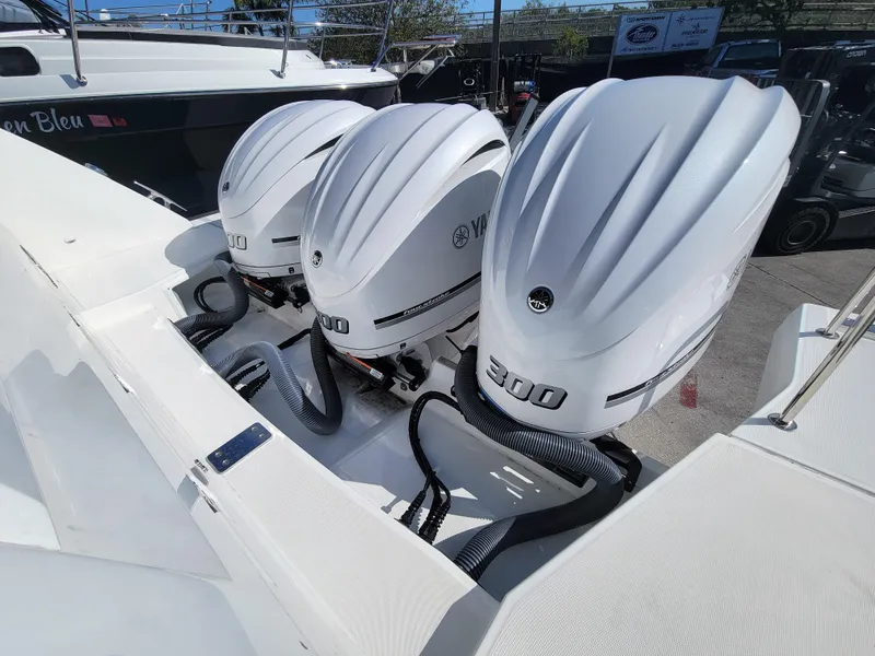 Slide: The Image of 2024 Jeanneau Leader 12.5 WA with triple Yamaha 300 outboard engines. - 7