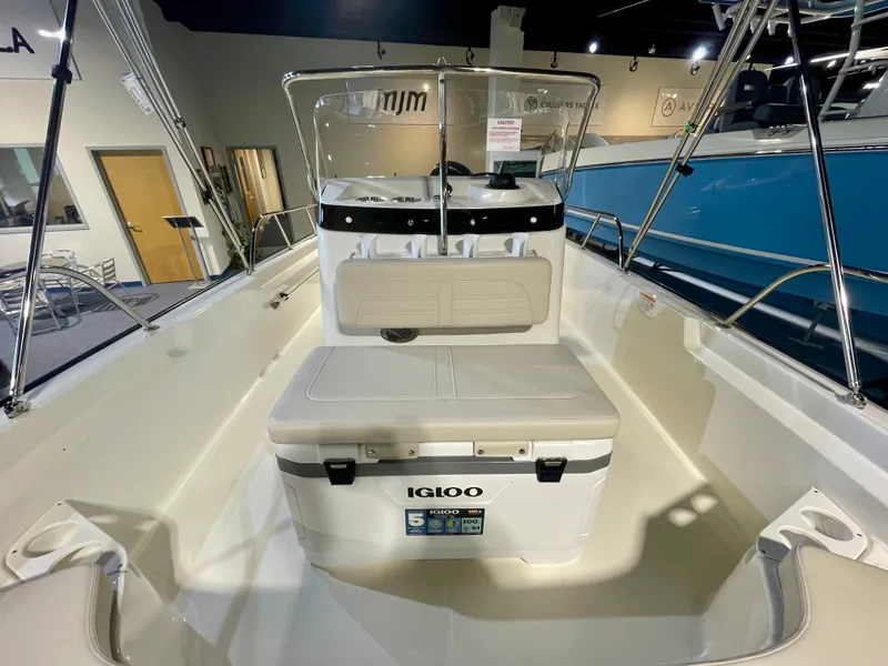 Slide: The Image of Boston Whaler 190 Montauk 2026 - 11