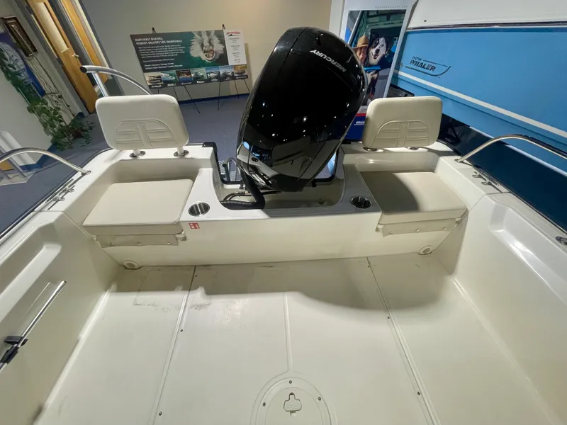 Slide: The Image of Boston Whaler 190 Montauk 2026 - 3