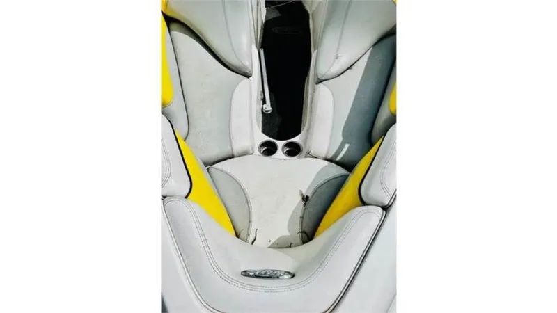 Slide: The Image of 2006 Tigé 22VE/SK boat interior seating with cup holders. - 15