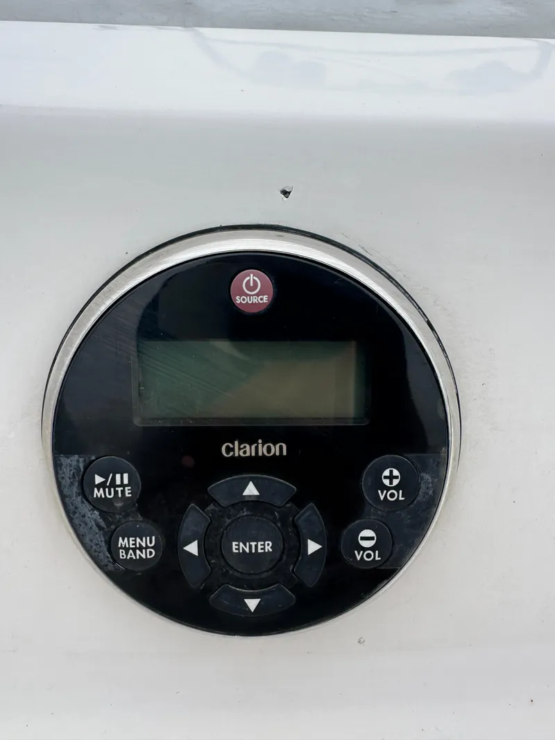 Slide: The Image of 2006 Tigé 22VE/SK STOCK#19026 Clarion audio control panel. - 20