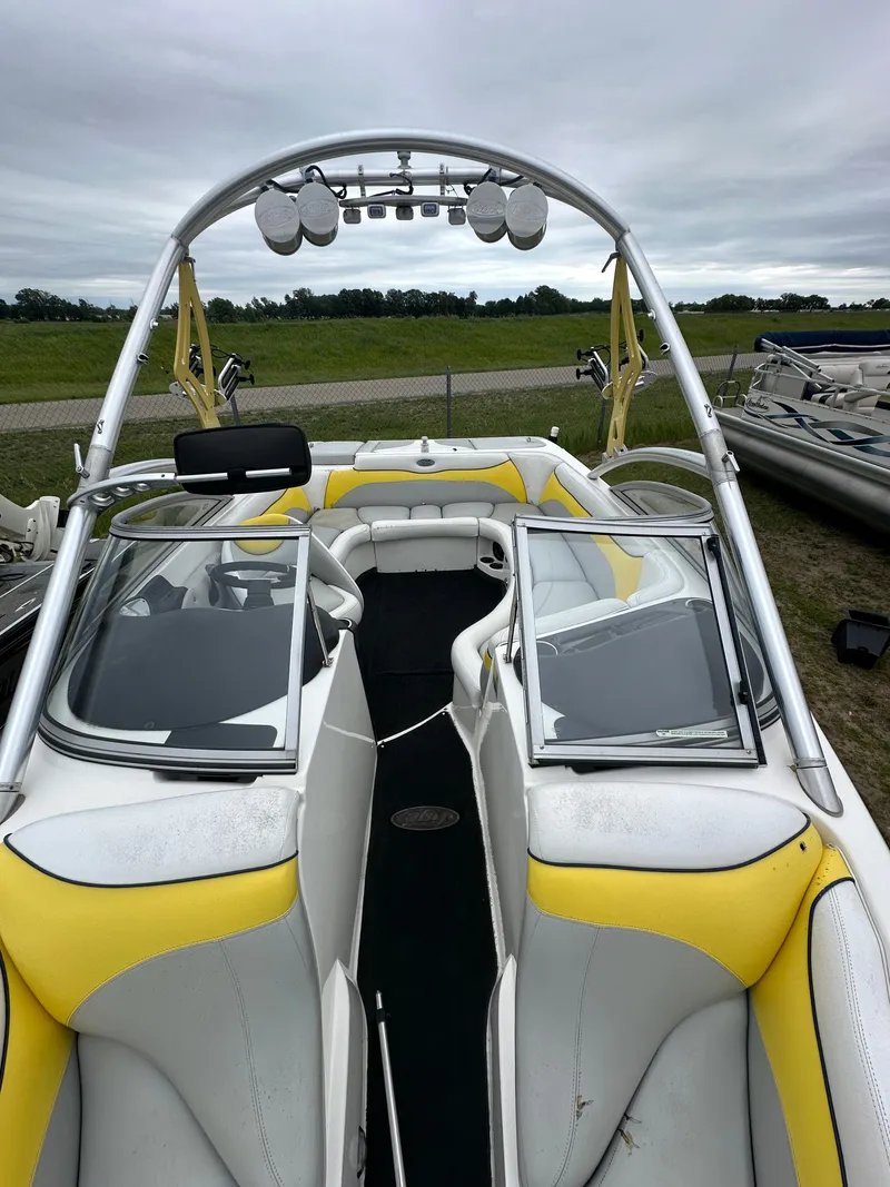 Slide: The Image of 2006 Tigé 22VE/SK STOCK#19026 boat with yellow and white interior. - 21