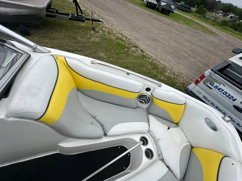 Slide: The Image of 2006 Tigé 22VE/SK boat interior with yellow and white seating. - 23