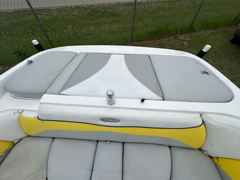 Slide: The Image of 2006 Tigé 22VE/SK boat rear seating and sun deck. - 33