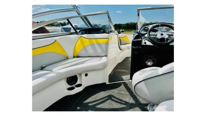 Slide: The Image of Interior of 2006 Tigé 22VE/SK boat with yellow and white seating. - 9