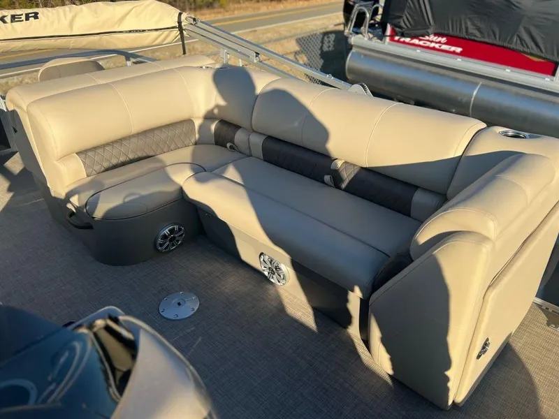 Slide: The Image of 2023 Sun Tracker FISHIN' BARGE® 20 DLX pontoon boat with beige seating. - 10