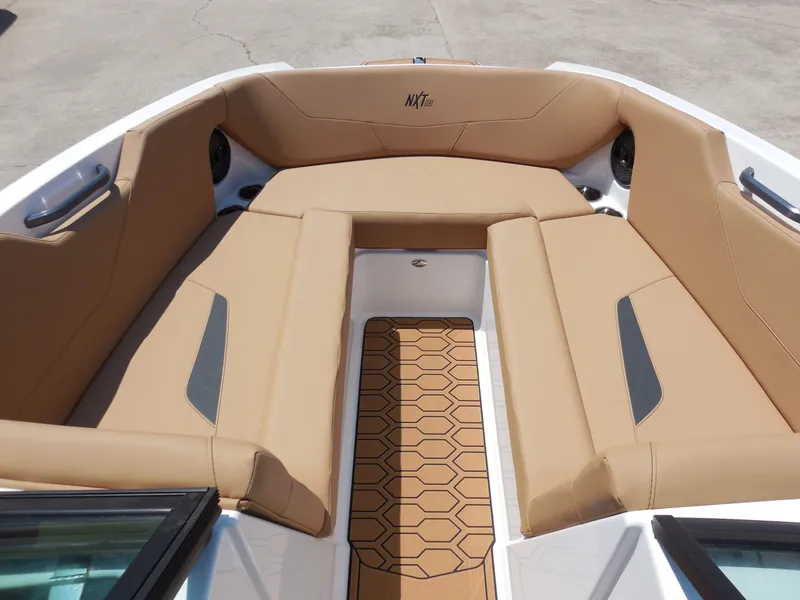 Slide: The Image of MasterCraft NXT 24 2024 - 10