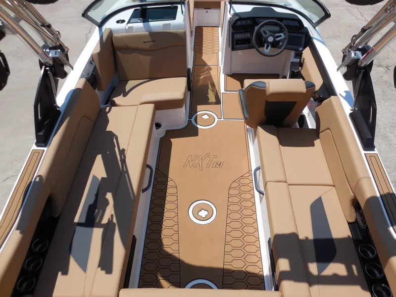 Slide: The Image of MasterCraft NXT 24 2024 - 7