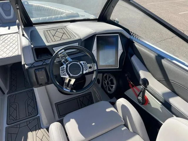 Slide: The Image of Tigé 25ZX 2021 - 5