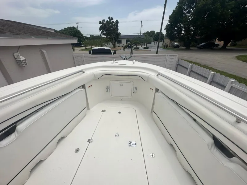 Slide: The Image of 2006 Wellcraft 310 CC boat interior, spacious seating, and clean white deck. - 16