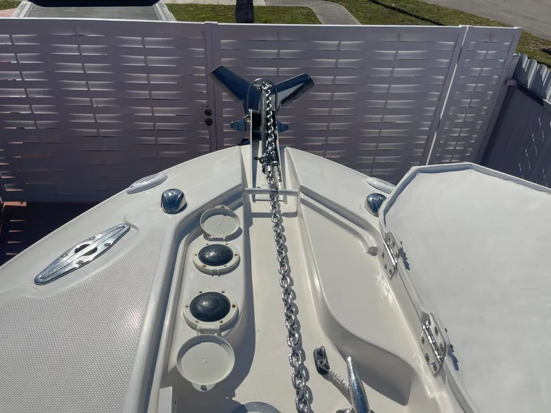 Slide: The Image of 2006 Wellcraft 310 CC boat anchor and chain system. - 17