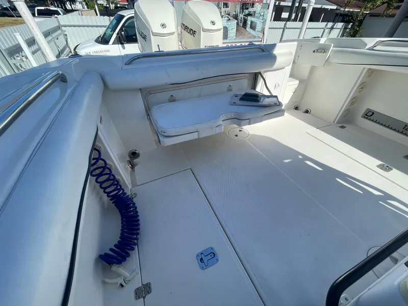 Slide: The Image of 2006 Wellcraft 310 CC boat deck with seating and storage compartments. - 28