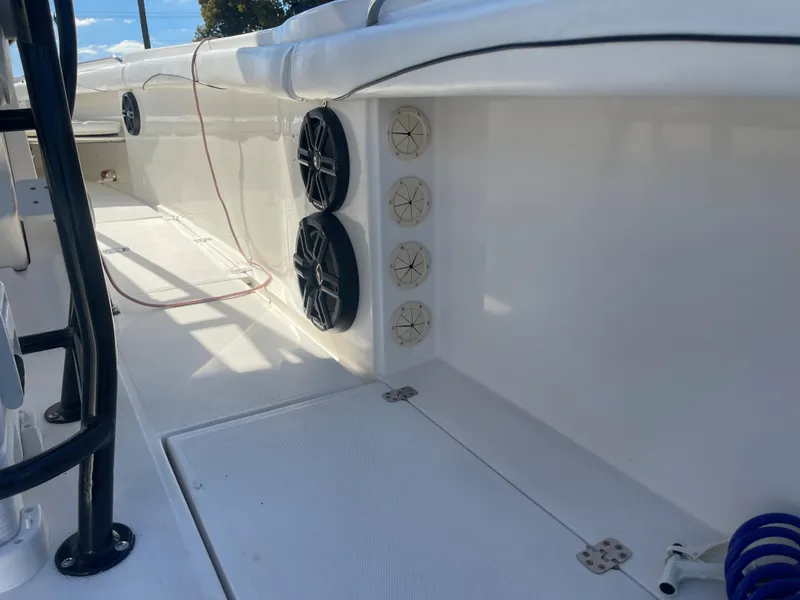 Slide: The Image of 2006 Wellcraft 310 CC boat deck with speakers and storage compartments. - 38