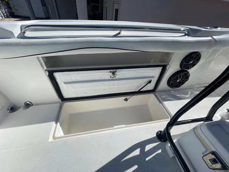Slide: The Image of 2006 Wellcraft 310 CC boat storage compartment and speakers. - 43