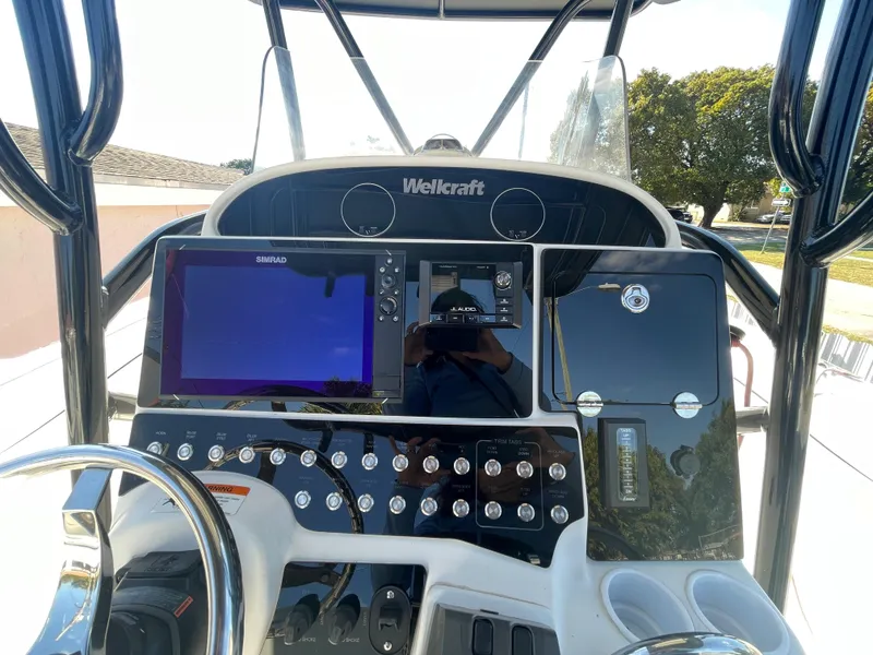 Slide: The Image of 2006 Wellcraft 310 CC boat dashboard with navigation and control systems. - 48