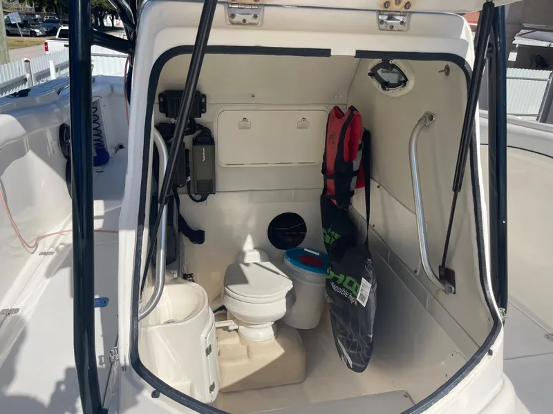 Slide: The Image of Wellcraft 310 CC 2006 - 65