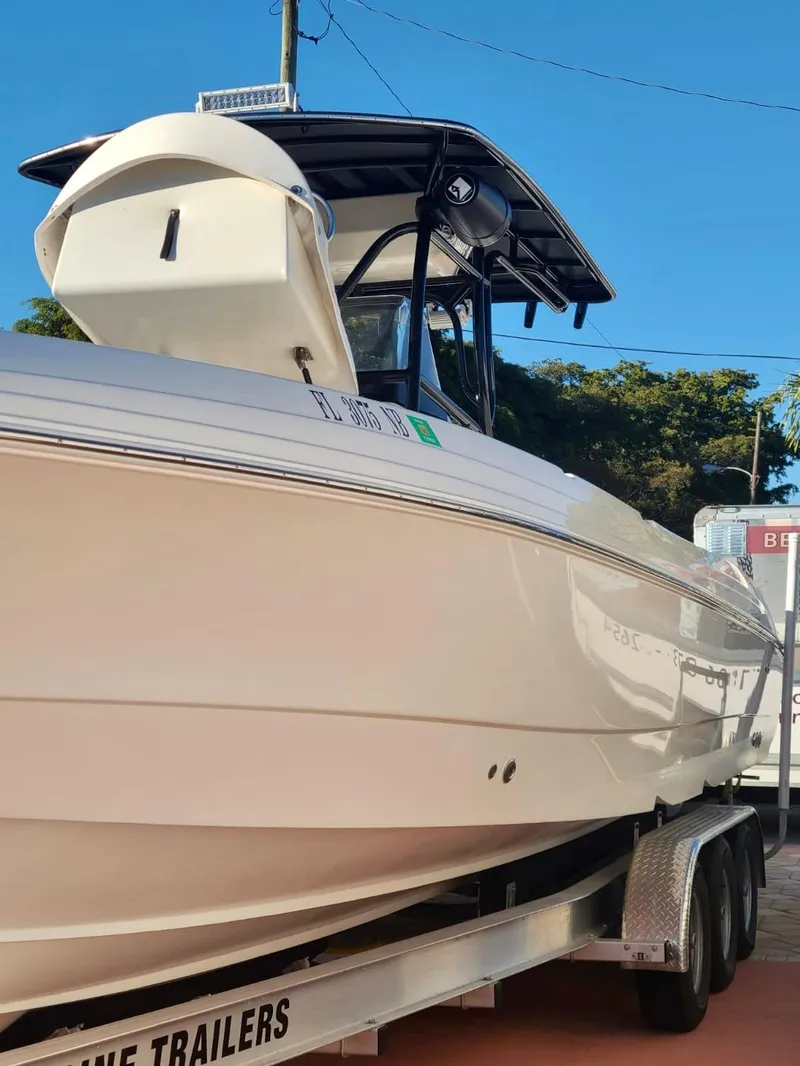 Slide: The Image of 2006 Wellcraft 310 CC boat on a trailer, side view. - 9