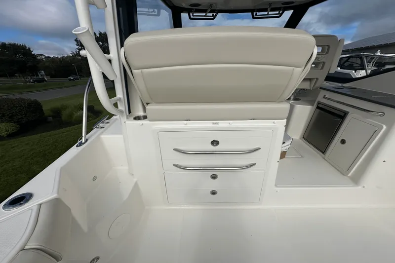 Slide: The Image of Boston Whaler 325 Conquest 2026 - 17