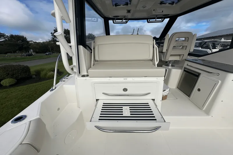 Slide: The Image of Boston Whaler 325 Conquest 2026 - 19