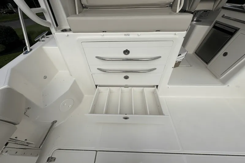 Slide: The Image of Boston Whaler 325 Conquest 2026 - 20