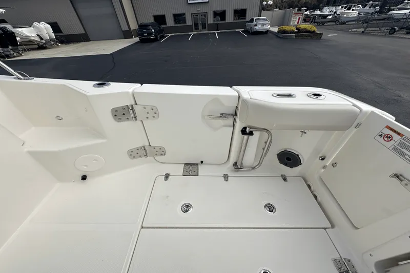 Slide: The Image of Boston Whaler 325 Conquest 2026 - 21