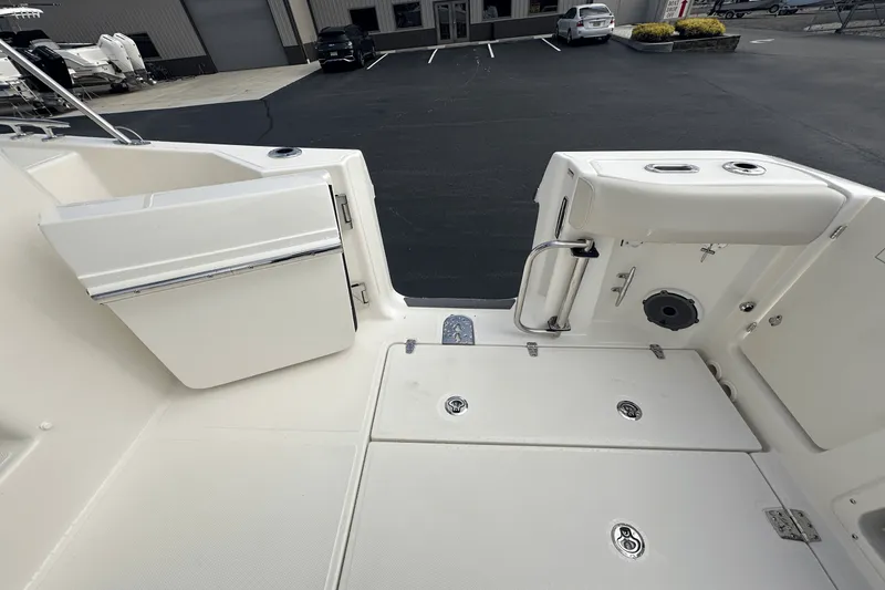 Slide: The Image of Boston Whaler 325 Conquest 2026 - 22