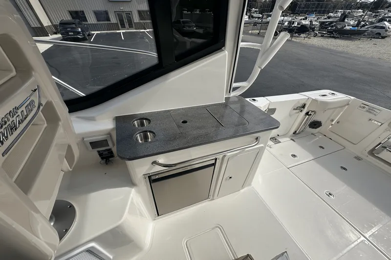 Slide: The Image of Boston Whaler 325 Conquest 2026 - 23