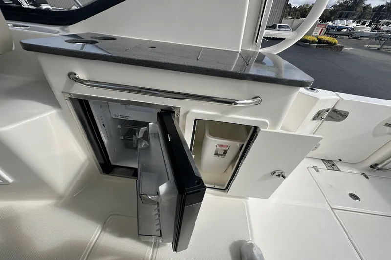 Slide: The Image of Boston Whaler 325 Conquest 2026 - 25