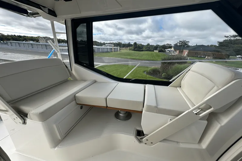 Slide: The Image of Boston Whaler 325 Conquest 2026 - 29