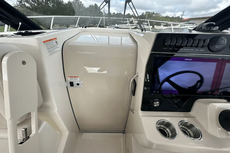 Slide: The Image of Boston Whaler 325 Conquest 2026 - 39