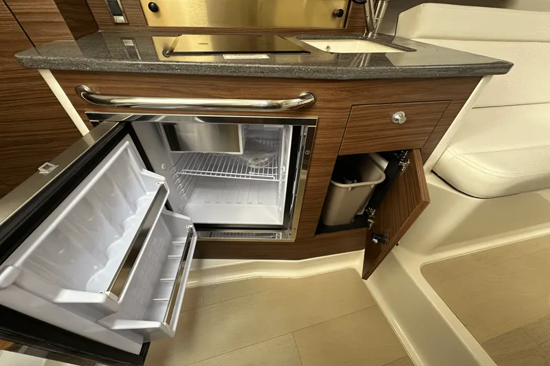 Slide: The Image of Boston Whaler 325 Conquest 2026 - 47