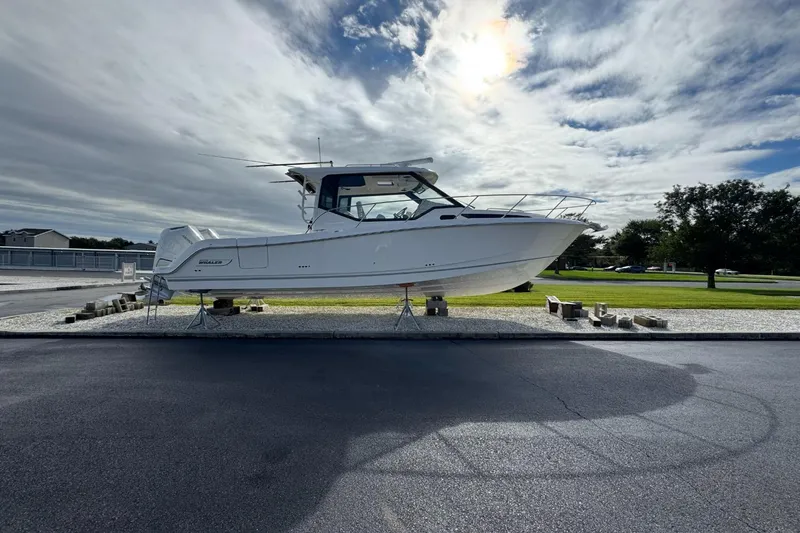 Slide: The Image of Boston Whaler 325 Conquest 2026 - 5