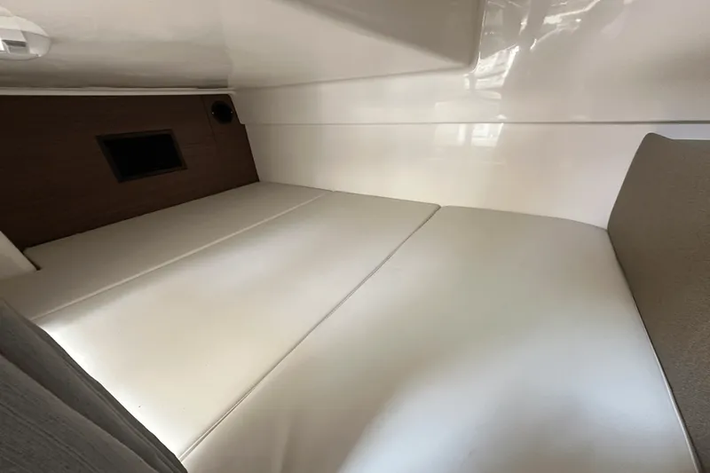 Slide: The Image of Boston Whaler 325 Conquest 2026 - 53