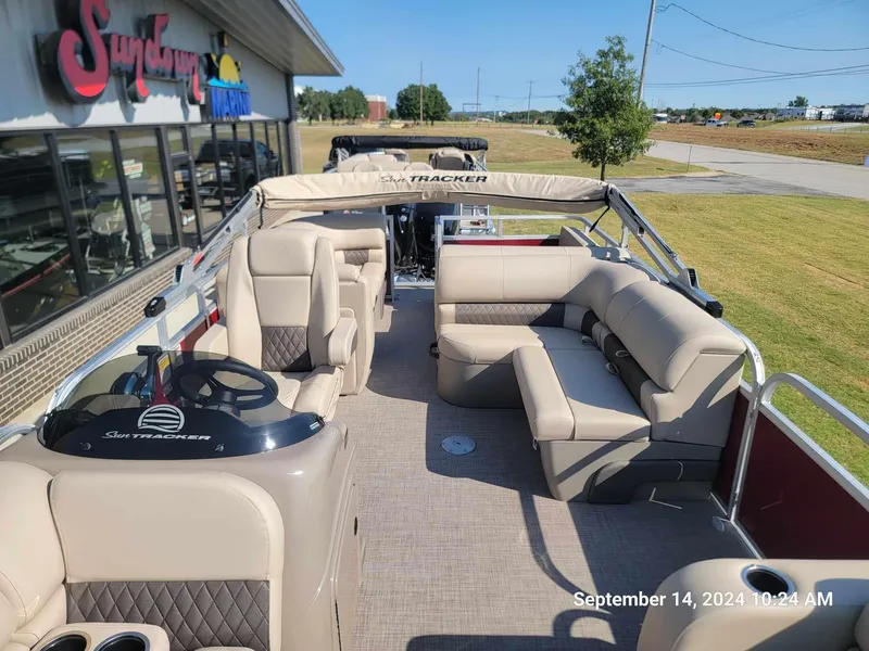 Slide: The Image of Sun Tracker Party Barge 22 RF DLX 2023 - 10