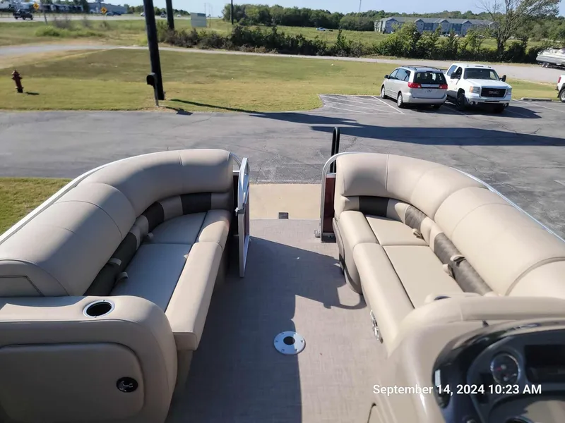 Slide: The Image of Sun Tracker Party Barge 22 RF DLX 2023 - 11