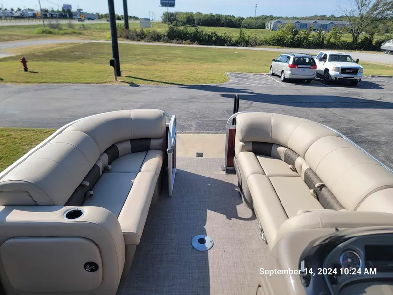 Slide: The Image of Sun Tracker Party Barge 22 RF DLX 2023 - 12