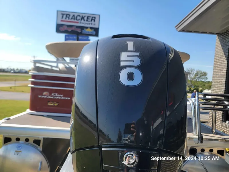 Slide: The Image of Sun Tracker Party Barge 22 RF DLX 2023 - 3