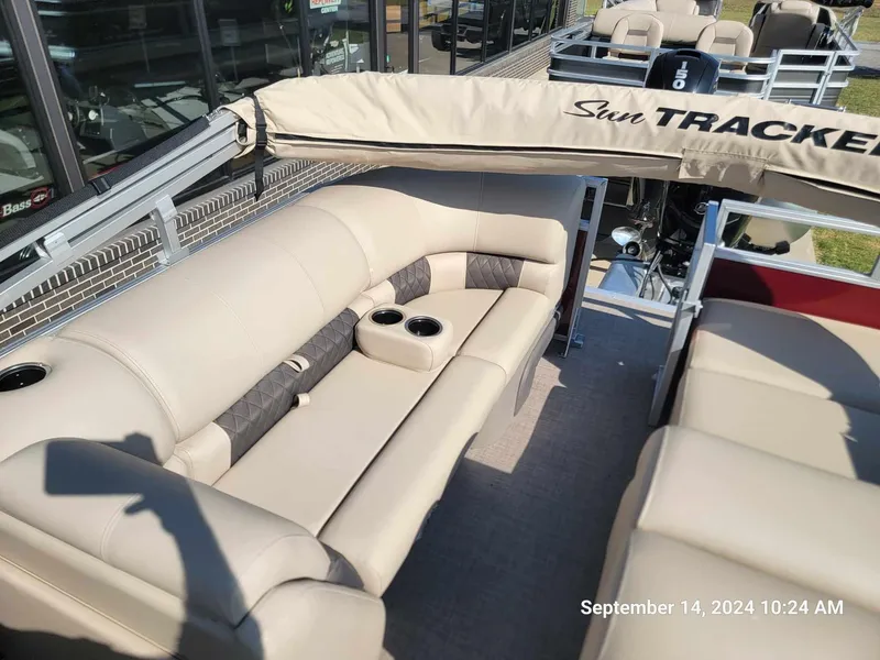 Slide: The Image of Sun Tracker Party Barge 22 RF DLX 2023 - 6