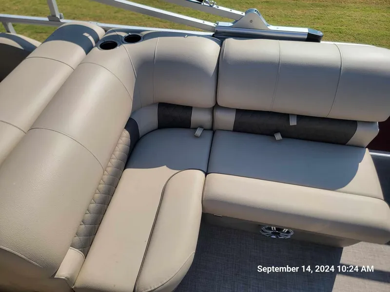 Slide: The Image of Sun Tracker Party Barge 22 RF DLX 2023 - 7