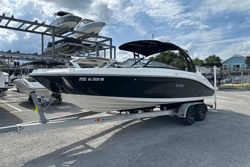 Slide: The Image of Sea Ray 230 SPX-OB 2022 - 0
