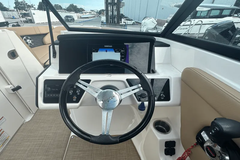 Slide: The Image of Sea Ray 230 SPX-OB 2022 - 12