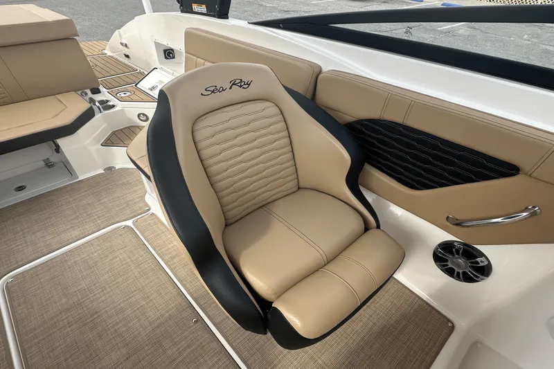 Slide: The Image of Sea Ray 230 SPX-OB 2022 - 19