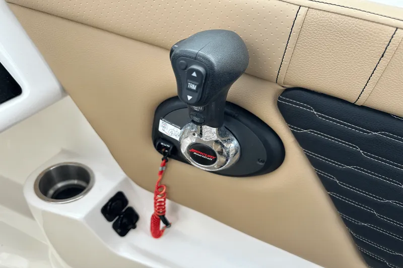 Slide: The Image of Sea Ray 230 SPX-OB 2022 - 22