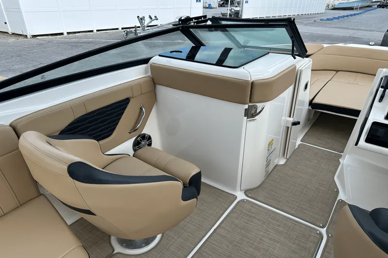 Slide: The Image of Sea Ray 230 SPX-OB 2022 - 23